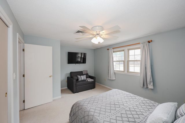 123 Fox Hollow Drive, Hudson, NH 03051