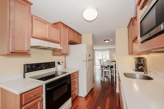 123 Fox Hollow Drive, Hudson, NH 03051