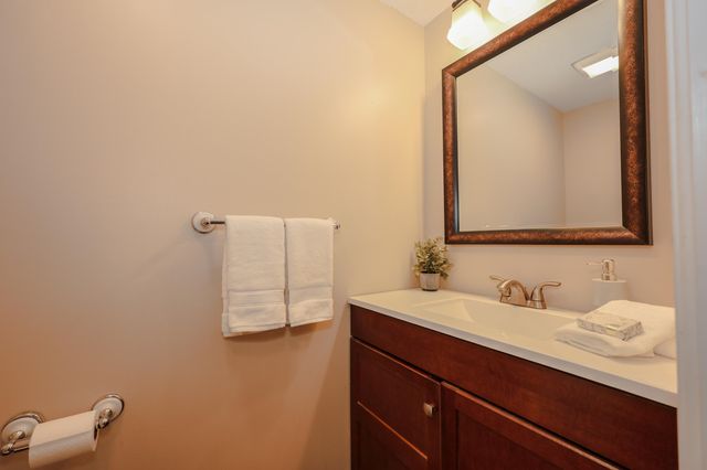 123 Fox Hollow Drive, Hudson, NH 03051