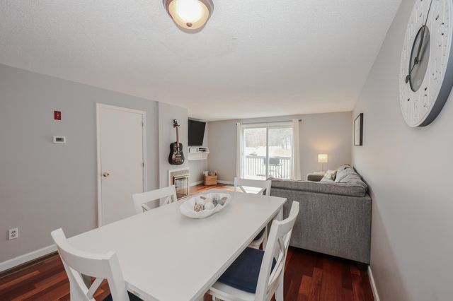 123 Fox Hollow Drive, Hudson, NH 03051