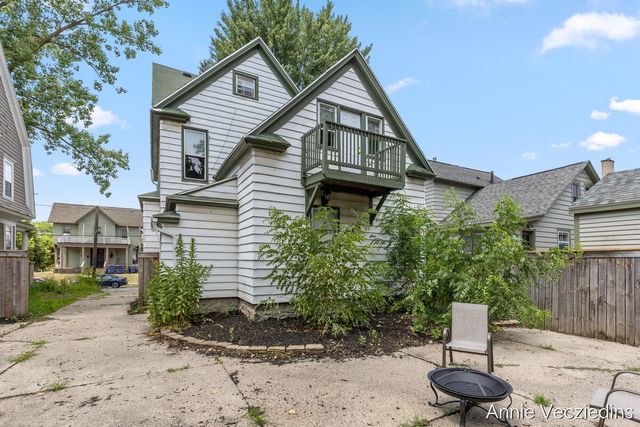 262 Hollister Avenue, Grand Rapids, MI 49506
