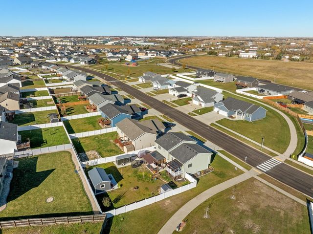 1020 34TH AVE NE, Minot, ND 58703