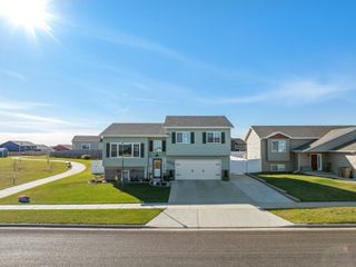 1020 34TH AVE NE, Minot, ND 58703