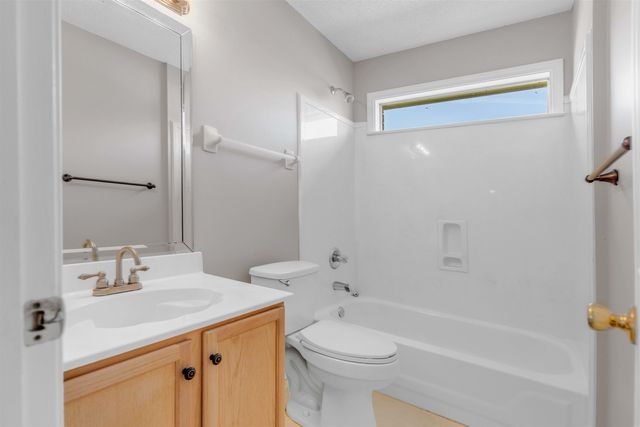 3934 OAK FOREST DR, Bartlett, TN 38135