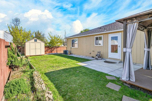 3851 Valley Meadows Drive, White City, OR 97503