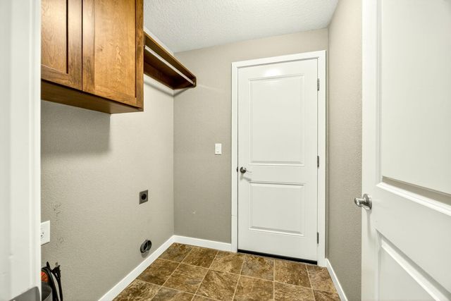 3851 Valley Meadows Drive, White City, OR 97503