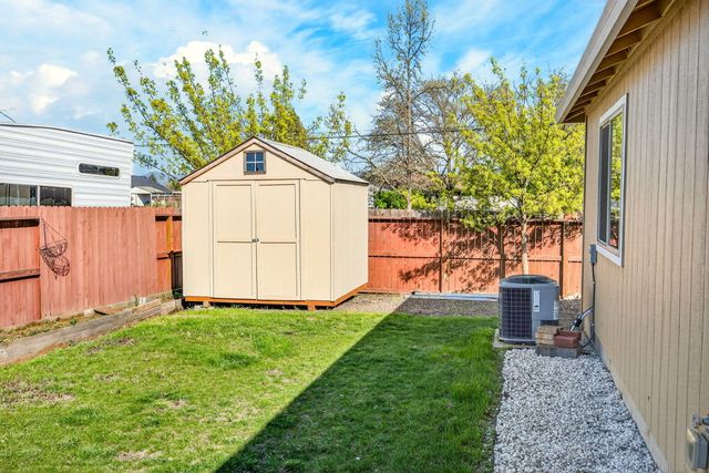 3851 Valley Meadows Drive, White City, OR 97503