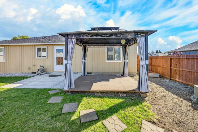 3851 Valley Meadows Drive, White City, OR 97503