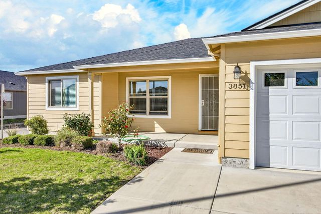 3851 Valley Meadows Drive, White City, OR 97503