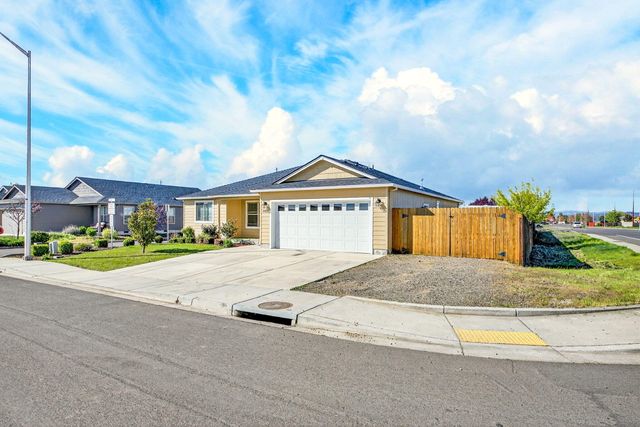 3851 Valley Meadows Drive, White City, OR 97503
