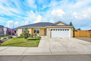 3851 Valley Meadows Drive, White City, OR 97503