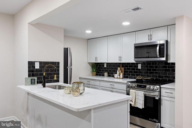 303 THAYER CT, Newark, DE 19702