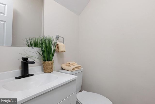 303 THAYER CT, Newark, DE 19702