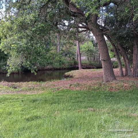 406 NW Syrcle Dr, Pensacola, FL 32507