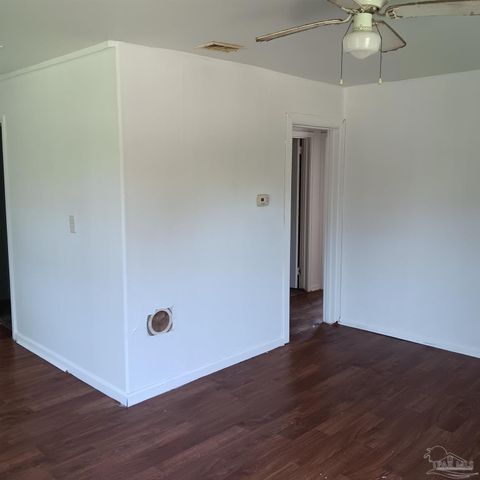 406 NW Syrcle Dr, Pensacola, FL 32507