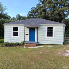 406 NW Syrcle Dr, Pensacola, FL 32507