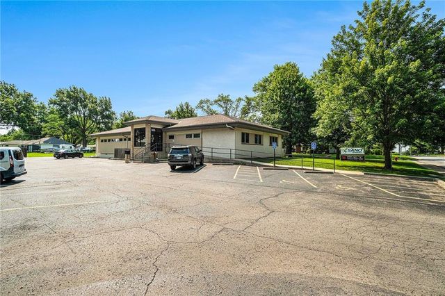 2 Holly Lane, Paola, KS 66071