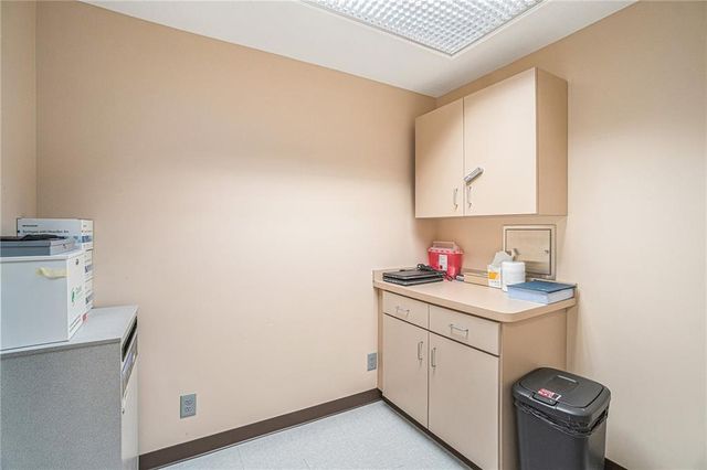 2 Holly Lane, Paola, KS 66071