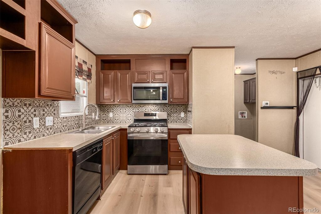 1614 Van Buren Way, Aurora, CO 80011