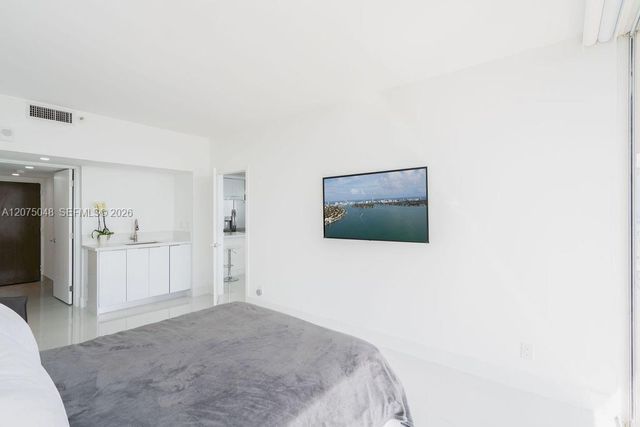 7601 E Treasure Drive PH206, North Bay Village, FL 33141