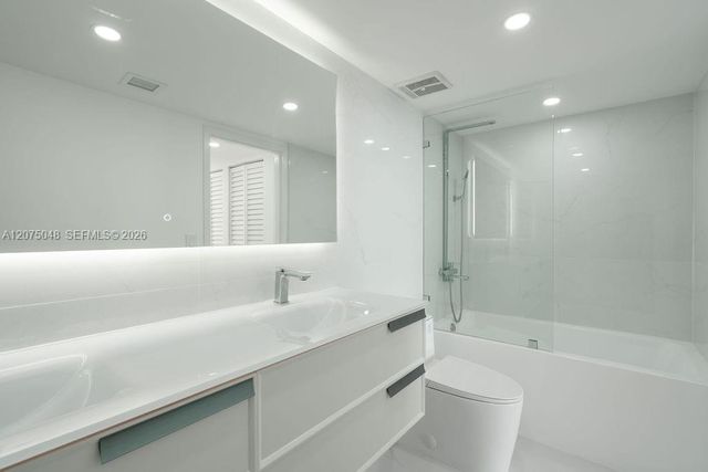 7601 E Treasure Drive PH206, North Bay Village, FL 33141