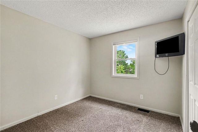 702 Howard Road, Trimble, MO 64492