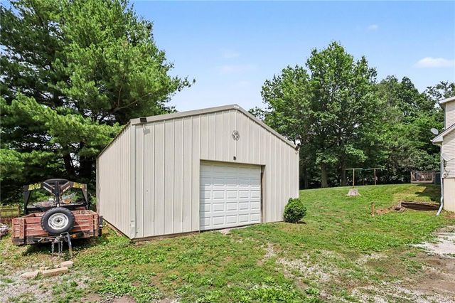 702 Howard Road, Trimble, MO 64492