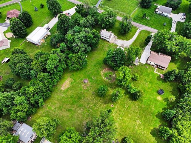 702 Howard Road, Trimble, MO 64492