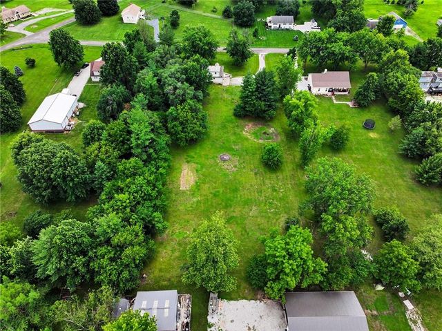 702 Howard Road, Trimble, MO 64492