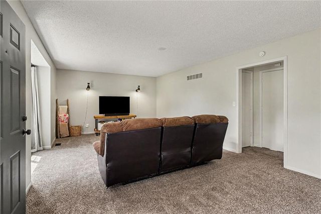 702 Howard Road, Trimble, MO 64492