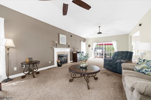 9 Hartley Ct, Alexandria Twp., NJ 08848