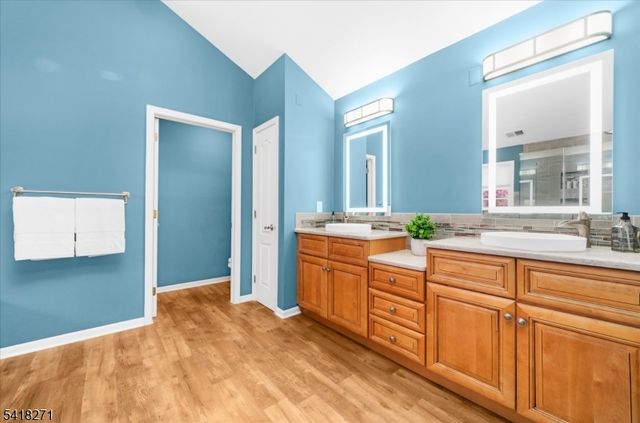 9 Hartley Ct, Alexandria Twp., NJ 08848