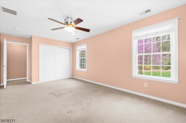 9 Hartley Ct, Alexandria Twp., NJ 08848