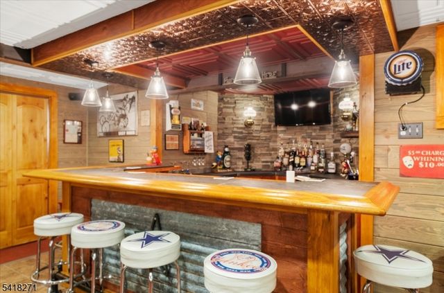 9 Hartley Ct, Alexandria Twp., NJ 08848