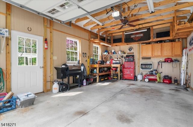 9 Hartley Ct, Alexandria Twp., NJ 08848