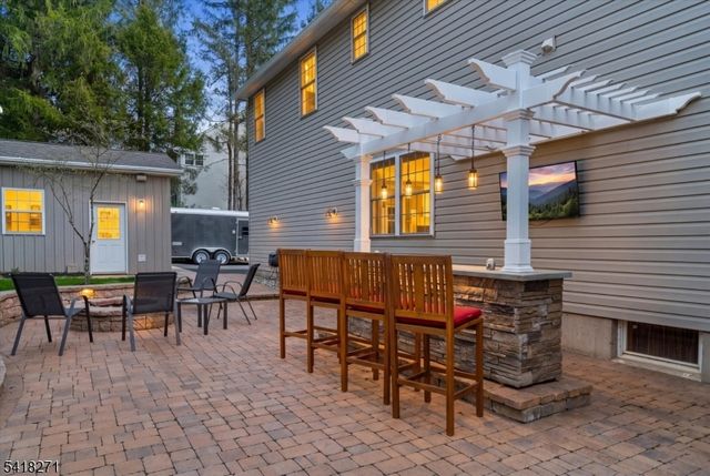 9 Hartley Ct, Alexandria Twp., NJ 08848