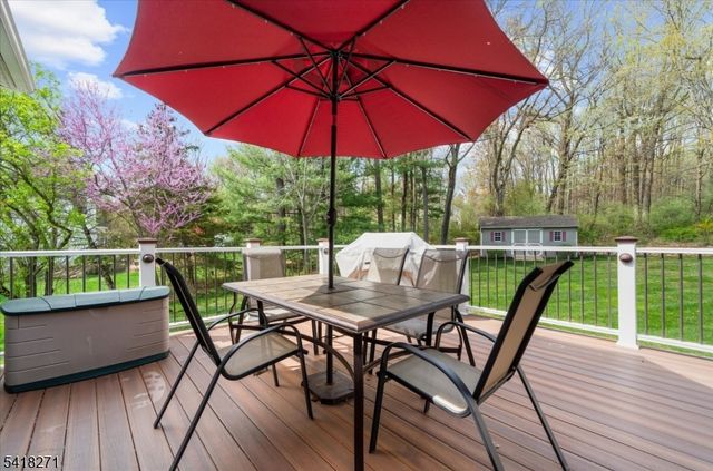 9 Hartley Ct, Alexandria Twp., NJ 08848