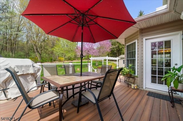 9 Hartley Ct, Alexandria Twp., NJ 08848