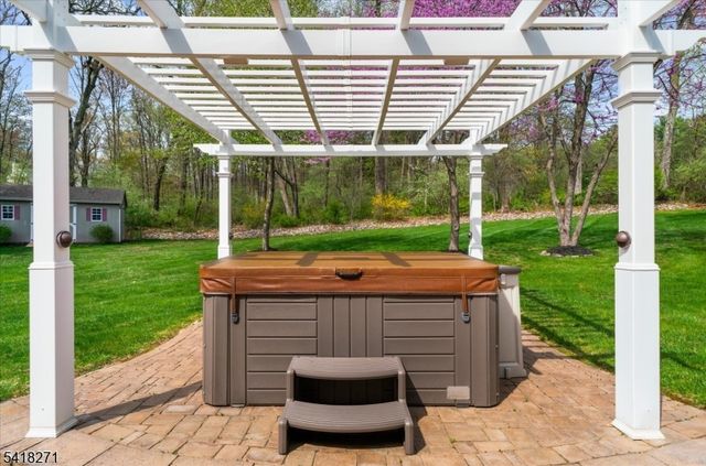 9 Hartley Ct, Alexandria Twp., NJ 08848