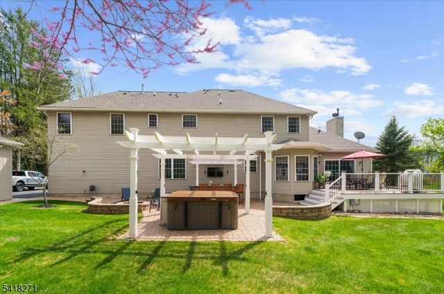 9 Hartley Ct, Alexandria Twp., NJ 08848