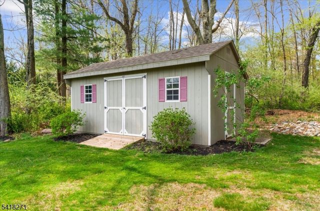 9 Hartley Ct, Alexandria Twp., NJ 08848