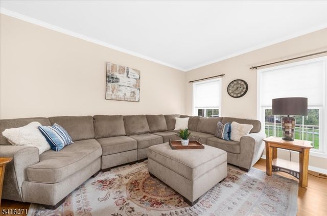 9 Hartley Ct, Alexandria Twp., NJ 08848