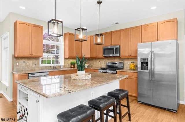 9 Hartley Ct, Alexandria Twp., NJ 08848