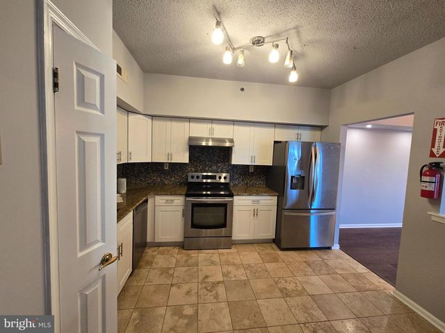 6163 MAIN ST, Voorhees, NJ 08043