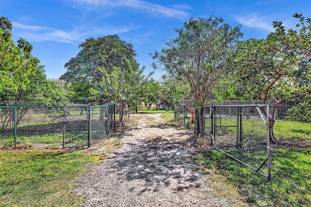 279 NW 119th Ave., Miami, FL 33182