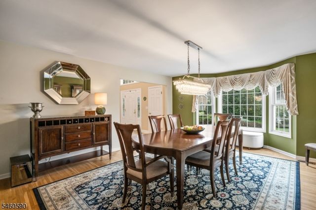 4 Moccasin Ct, Mahwah Twp., NJ 07430
