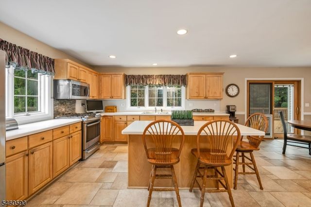 4 Moccasin Ct, Mahwah Twp., NJ 07430