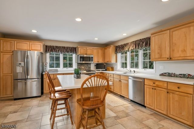 4 Moccasin Ct, Mahwah Twp., NJ 07430