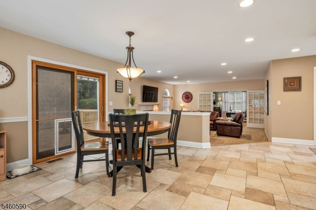 4 Moccasin Ct, Mahwah Twp., NJ 07430