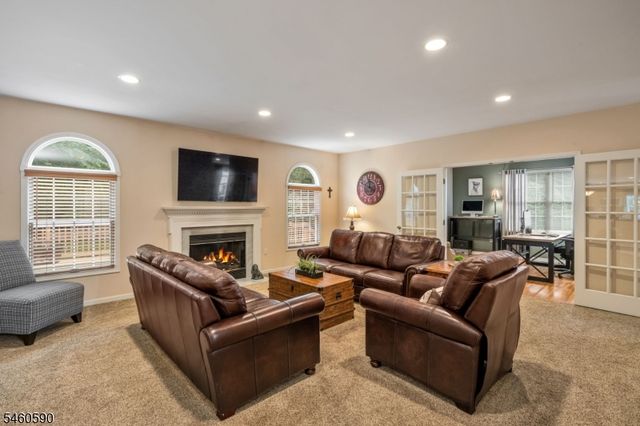 4 Moccasin Ct, Mahwah Twp., NJ 07430